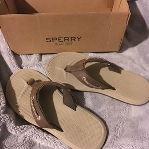 Men’s size 8 New sperry flip flops